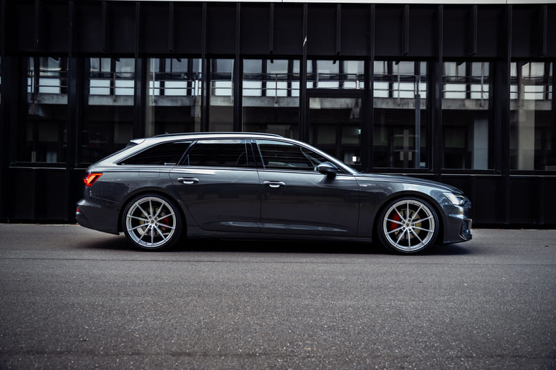 Raffa RFS-03 na samochodzie