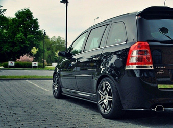 Dokładki Progów Maxton Opel Zafira B OPC
