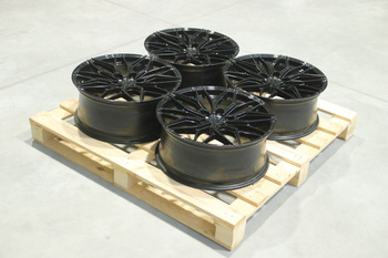 Komplet felg aluminiowych 19" Japan Racing JR46 19x8 ET40 5x100 Gloss Black