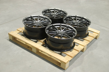 Komplet felg aluminiowych 18" Japan Racing JR37 18x8 ET40 5x100 Hyper Black