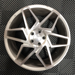 USED Komplet felg aluminiowych 20" Veemann V-FS27R 20x8,5 ET38 5x112 Silver Machined