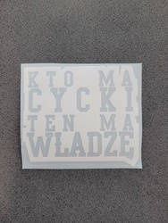 Naklejka KTO MA CYCKI TEN MA WŁADZĘ 10 cm biała