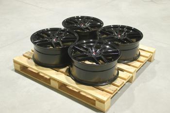 Komplet felg aluminiowych 19" Japan Racing JR25 19x8,5 ET35 5x114,3 Gloss Black