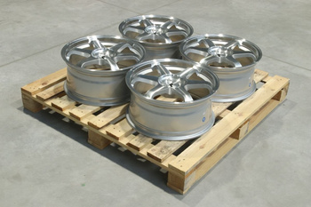Komplet felg aluminiowych 18" Japan Racing JR3 18x8 ET40 5x100 Silver Machined
