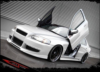 Zderzak przedni 1 Volvo V70 II