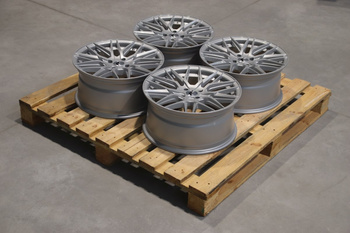 Komplet felg aluminiowych 17" Japan Racing JR28 17x8 ET38 4x100 Gloss Silver