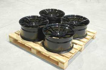 Komplet felg aluminiowych 19" Japan Racing JR21 19x9,5 ET29 5x112 Gloss Black