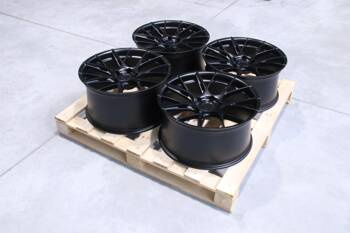 Komplet felg aluminiowych 20" Japan Racing JR42 20x10 ET35 + 20x10,5 ET35 5x120 Matt Black