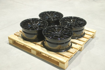 Komplet felg aluminiowych 18" Japan Racing JR48 18x8 ET32 5x108 Gloss Black