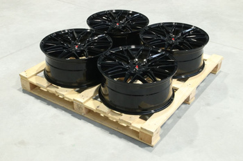 Komplet felg aluminiowych 20" Japan Racing JR28 20x8,5 ET35 5x120 Gloss Black