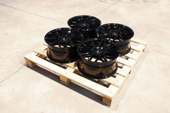 Komplet felg aluminiowych 17" Japan Racing JR28 17x8 ET35 4x108 Gloss Black