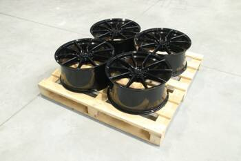 Komplet felg aluminiowych 19" Japan Racing SL02 19x9 ET45 5x114,3 Gloss Black