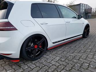 Dokładki progow Maxton Volkswagen Golf MK7 GTI Clubsport (czarny połysk)