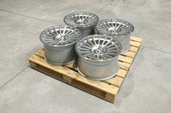 Komplet felg aluminiowych 19" Japan Racing JR16 19x10 ET35 5x100 Silver Machined