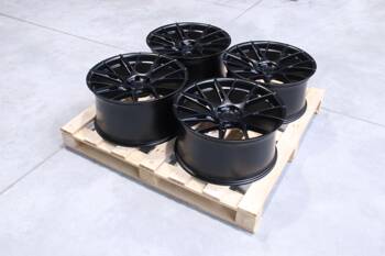 Komplet felg aluminiowych 20" Japan Racing JR42 20x10 ET45 + 20x10,5 ET35 5x108 Matt B